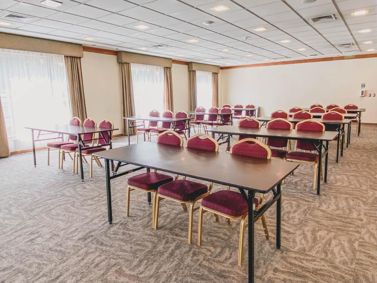 Hotel Diego De Almagro Coyhaique Zewnętrze zdjęcie